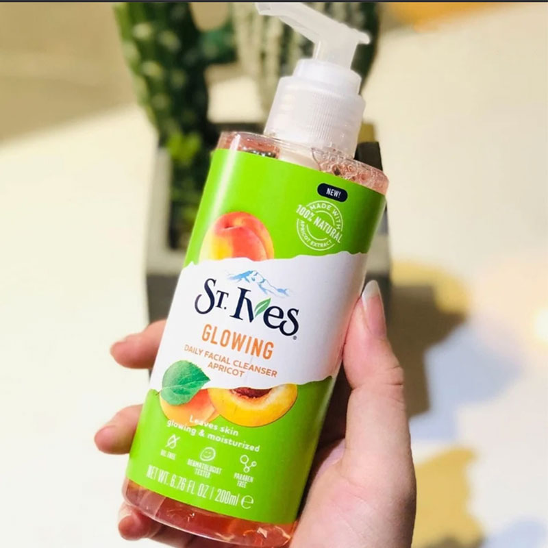 St Ives Glowing Apricot Daily Facial Cleanser